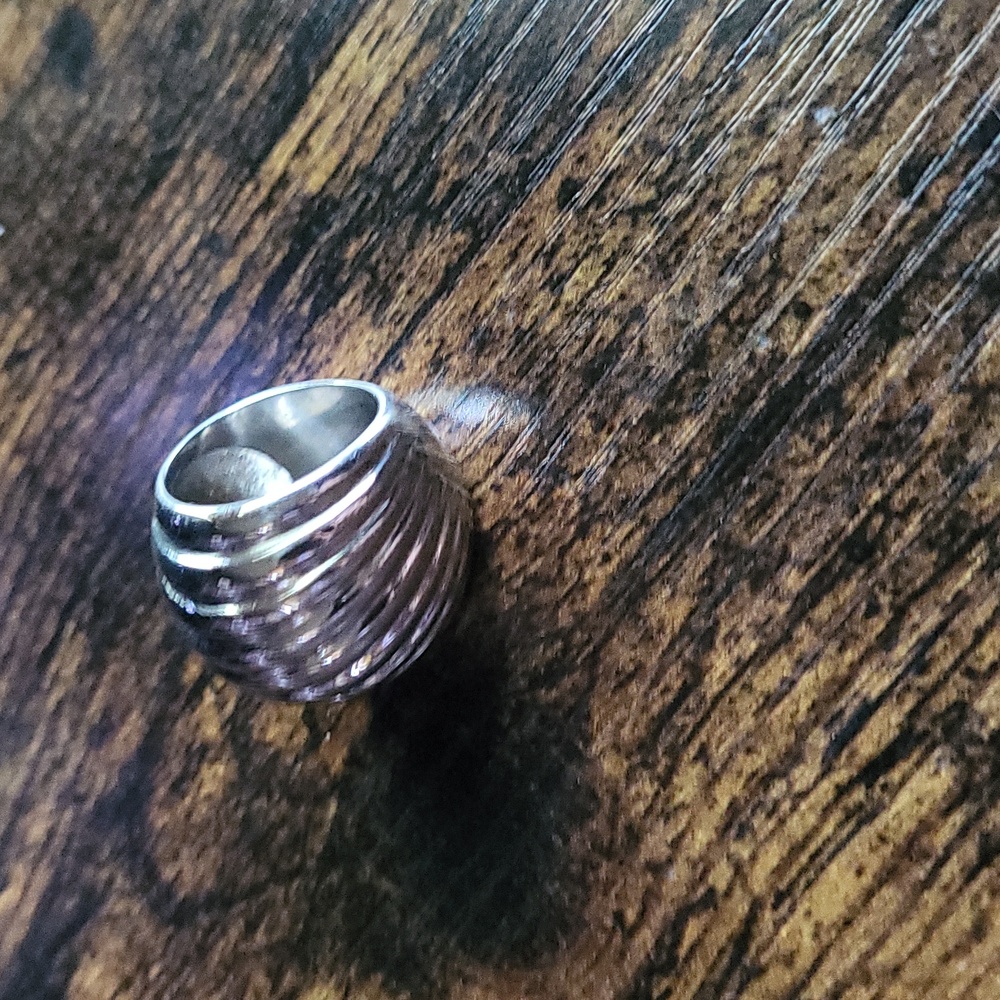 Silver ring - Picture 2 of 4